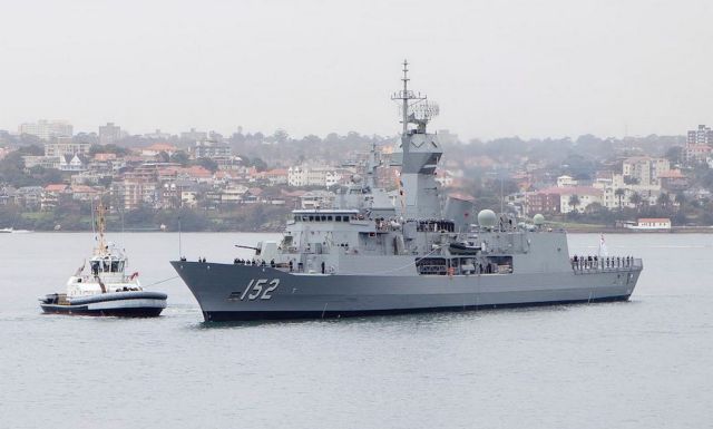 Πολεμικό πλοίο αναστατώνει τους φιλήσυχους Νεοζηλανδούς