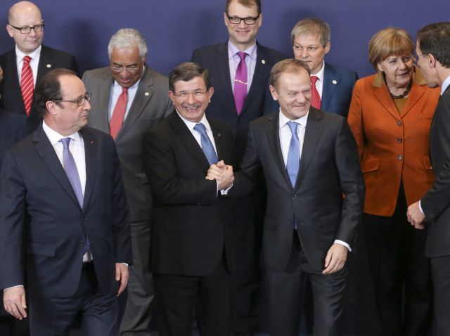 ΕΕ-Τουρκία: Άλλα τρία δισ. ευρώ, βίζα και μετεγκατάσταση Σύρων