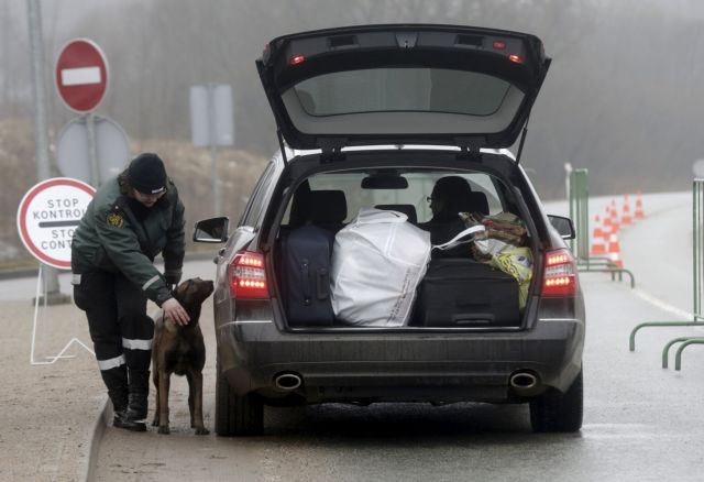 Δικαστήριο καταδίκασε δανή ακτιβίστρια που μετέφερε με το όχημά της Σύρους