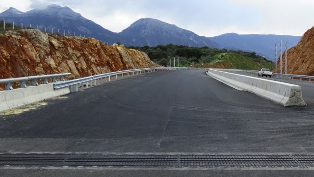 Τρία έργα προτείνει για το «πακέτο Γιούνκερ» το υπουργείο Υποδομών