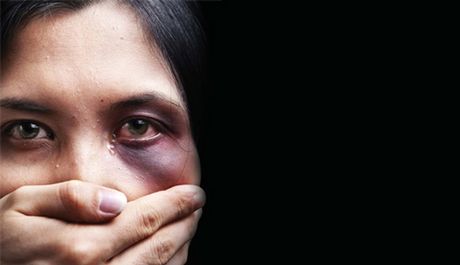 Γυναίκες και βία: Πιθανότερη η κακοποίηση παρά η ασθένεια ή το δυστύχημα