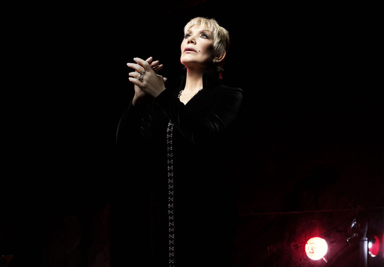 Η Μαρινέλλα στο Παλλάς με φιλαρμονική ορχήστρα και 60μελή χορωδία