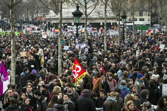Στους δρόμους οι Γάλλοι κατά των αλλαγών στις εργασιακές σχέσεις