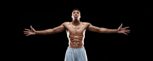 Το ESPN αποθεώνει το «μπασκετικό» σώμα του Αντετοκούνμπο