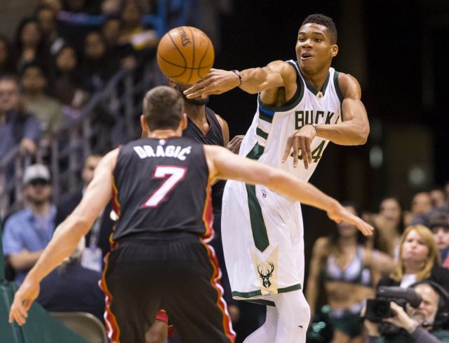 Εντυπωσιακός πάλι ο Αντετοκούνμπο στη νίκη των Μπακς