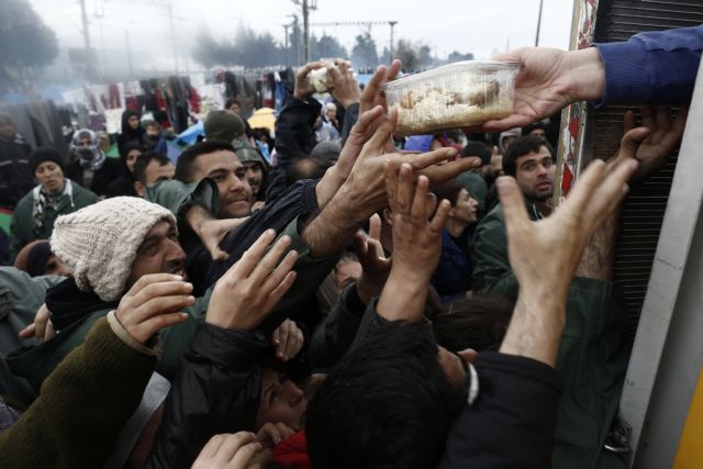 Η απελπισία διώχνει τους πρόσφυγες από την Ειδομένη