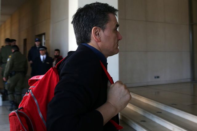 Αντιπρόταση από την κυβέρνηση στη μείωση του αφορολόγητου ορίου