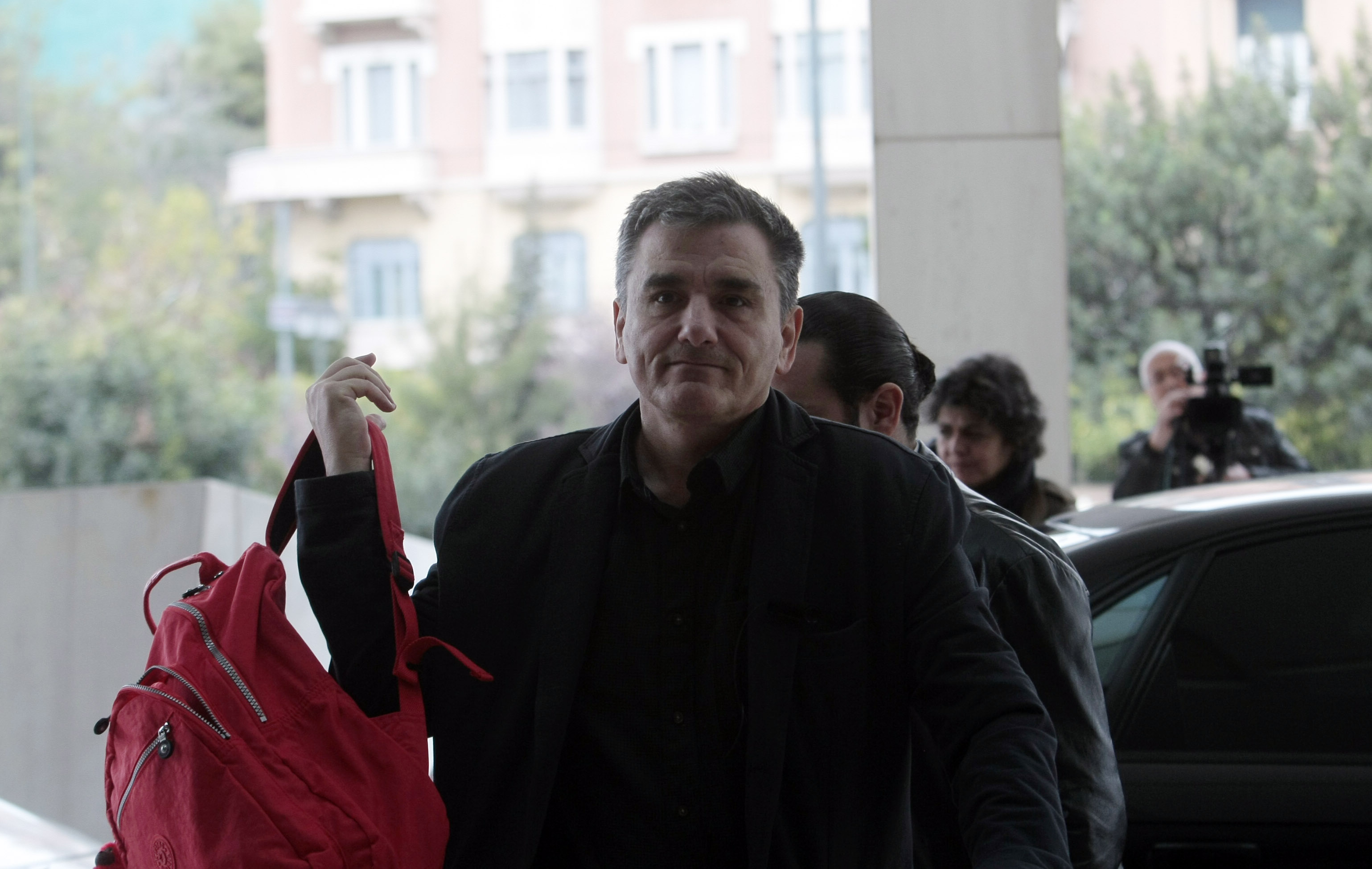 «Κλειδώνει» το φορολογικό, αδιέξοδο με τα κόκκινα δάνεια