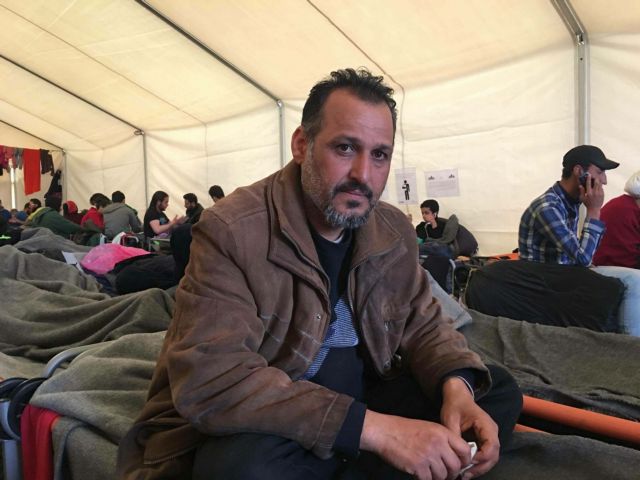 Τους χώρισε η θάλασσα και τους κρατούν μακριά τα κλειστά σύνορα