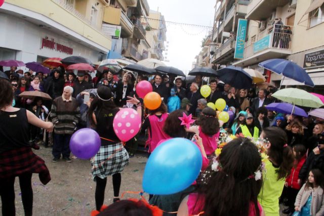 Με κέφι και πλούσια θεματολογία οι καρναβαλικές εκδηλώσεις στην Πελοπόννησο