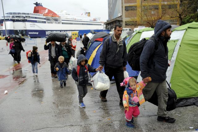 Repubblica: «Η Ελλάδα σπρώχνει 2.000 πρόσφυγες προς την Αλβανία»