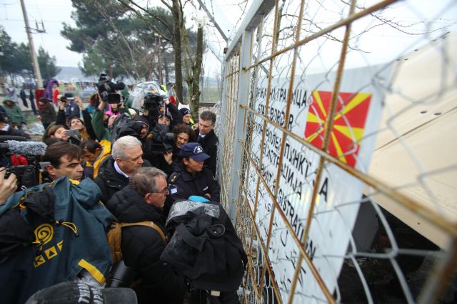 Αβραμόπουλος: Nα μετακινήσουμε τους πρόσφυγες από την Ειδομένη