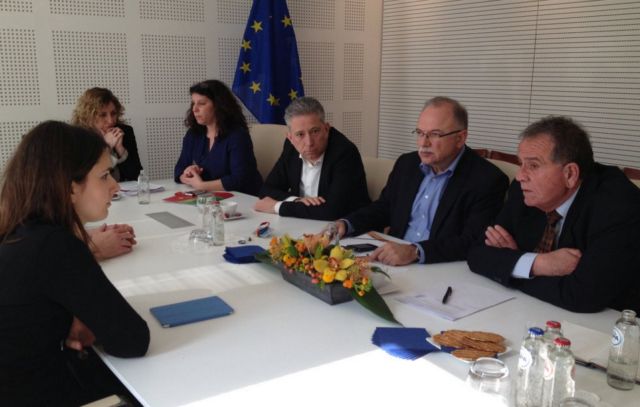 Στο πλευρό του Μουζάλα ο Παπαδημούλης: Δεν είναι ώρα για παραιτήσεις