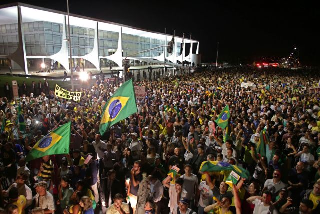 Βραζιλία: Φωτιά βάζει «τηλεφώνημα της Ρούσεφ» που έφερε πίσω τον Λούλα
