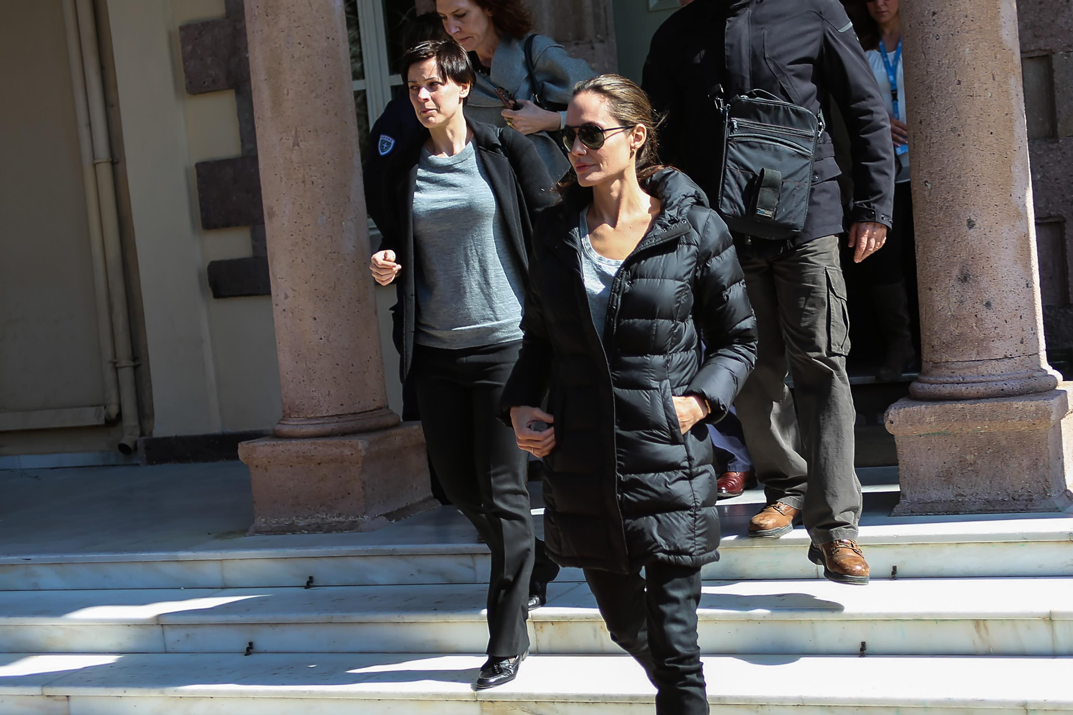 Αντζελίνα Τζολί: Ευχαριστώ τον ελληνικό λαό για τη γενναιοδωρία του