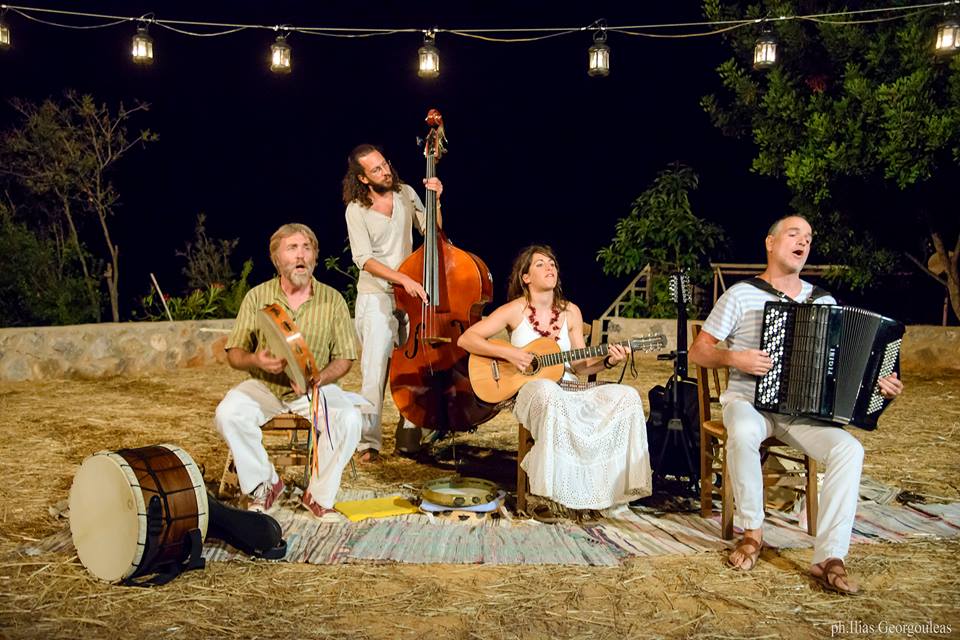 Συναυλία στο λιμάνι του Πειραιά για τους πρόσφυγες