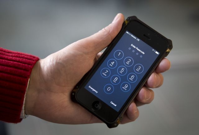 Απρόσμενη εξέλιξη αναβάλλει τη δίκη της Apple για το ξεκλείδωμα iPhone