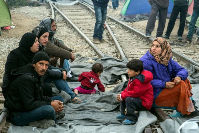 Ειδομένη: Συνεχίζουν οι πρόσφυγες τη διαμαρτυρία στις γραμμές του τρένου