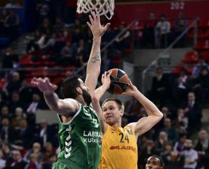 Εκπληκτικός ο Μπουρούσης στη νίκη της Λαμποράλ, 75-71 τη Μπαρτσελόνα