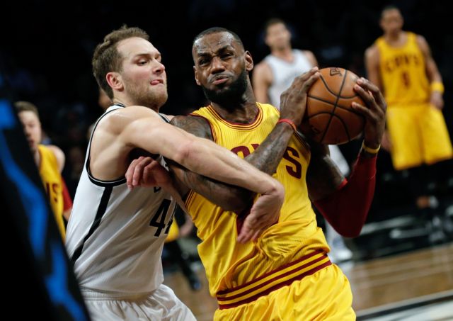 Έκανε τα πάντα άλλα… έχασε από τους Νετς ο Τζέιμς