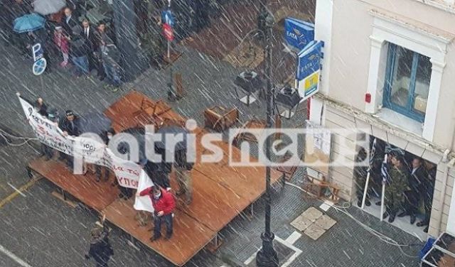 Πύργος: Το χαλάζι ακύρωσε την παρέλαση, οργή για την άδεια εξέδρα