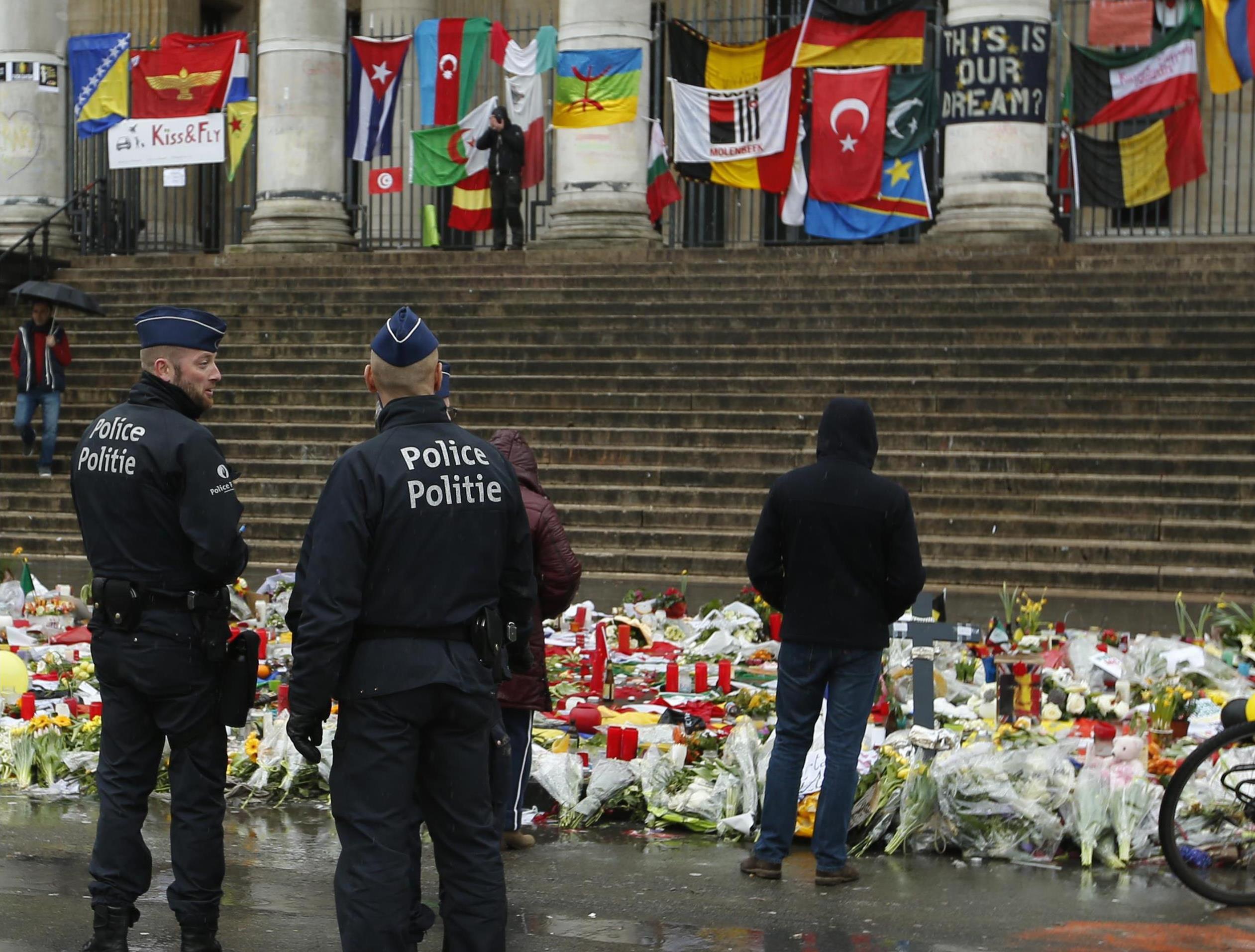Το Παρίσι «απέτρεψε νέα επίθεση», συλλήψεις σε Βρυξέλλες και Γερμανία