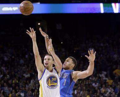 Άστοχος ο Γιάννης, ήττα των Μπακς από τους Χοκς