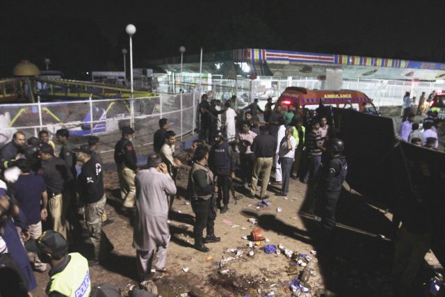 Μακελειό στη Λαχώρη: 20 κιλά εκρηκτικά στην επίθεση, κυνήγι για τους δράστες