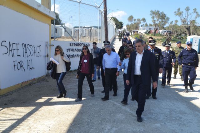 Τόσκας: Μελετάται μεταφορά προσφύγων σε γειτονικά νησιά