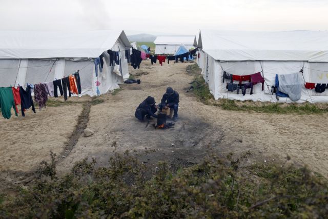 Κομισιόν: Ενθαρρυντική η μείωση των προσφυγικών ροών στα νησιά