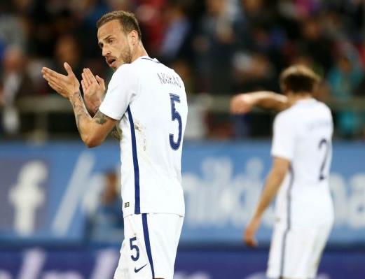 Καυστικός Μόρας υπέρ του αποκλεισμού των ελληνικών ομάδων