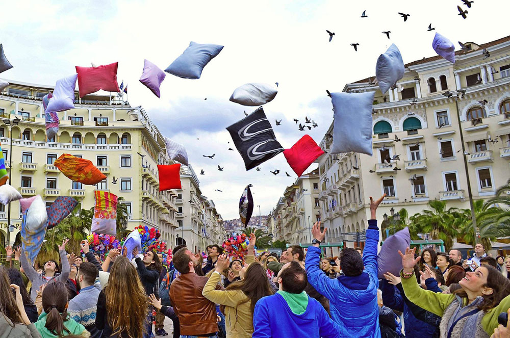 Φτερά και πούπουλα θα γεμίσουν οι πλατείες Μοναστηρακίου και Αριστοτέλους