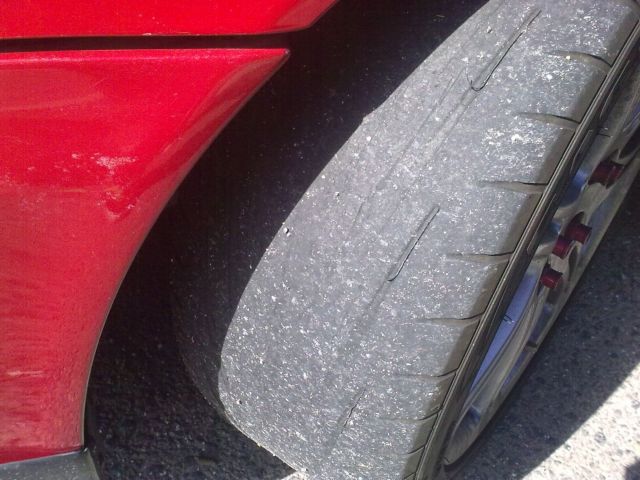 Έσκιζε με ξιφολόγχη τα λάστιχα δεκάδων αυτοκινήτων στη Λάρισα