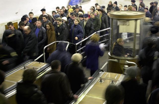 Μουσικός σε σταθμό του Μετρό της Μόσχας; Περάστε από ακρόαση