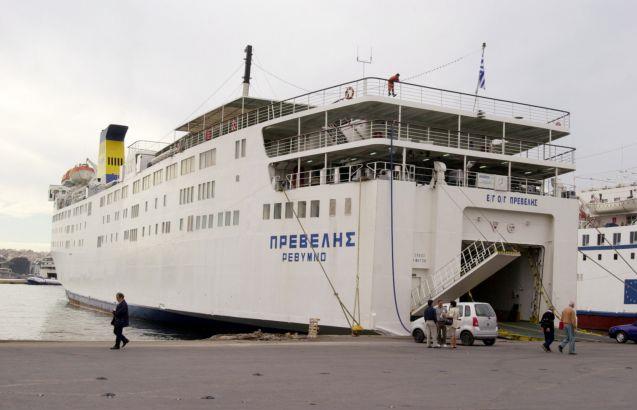 Πρόσκρουση του πλοίου «Πρέβελης» στον προβλήτα της Σητείας