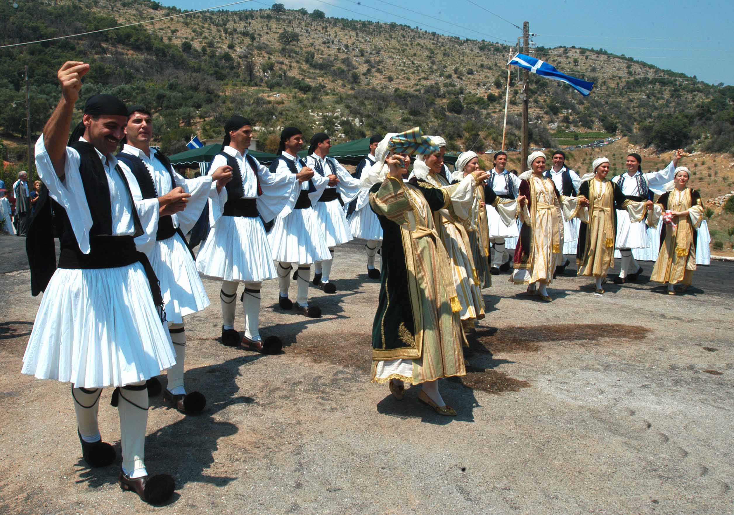 Καλή φυσική κατάσταση χαρίζουν οι ελληνικοί παραδοσιακοί χοροί