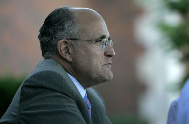 Nτόναλντ Τραμπ ψηφίζει ο «δήμαρχος της Αμερικής» Ρ.Τζουλιάνι