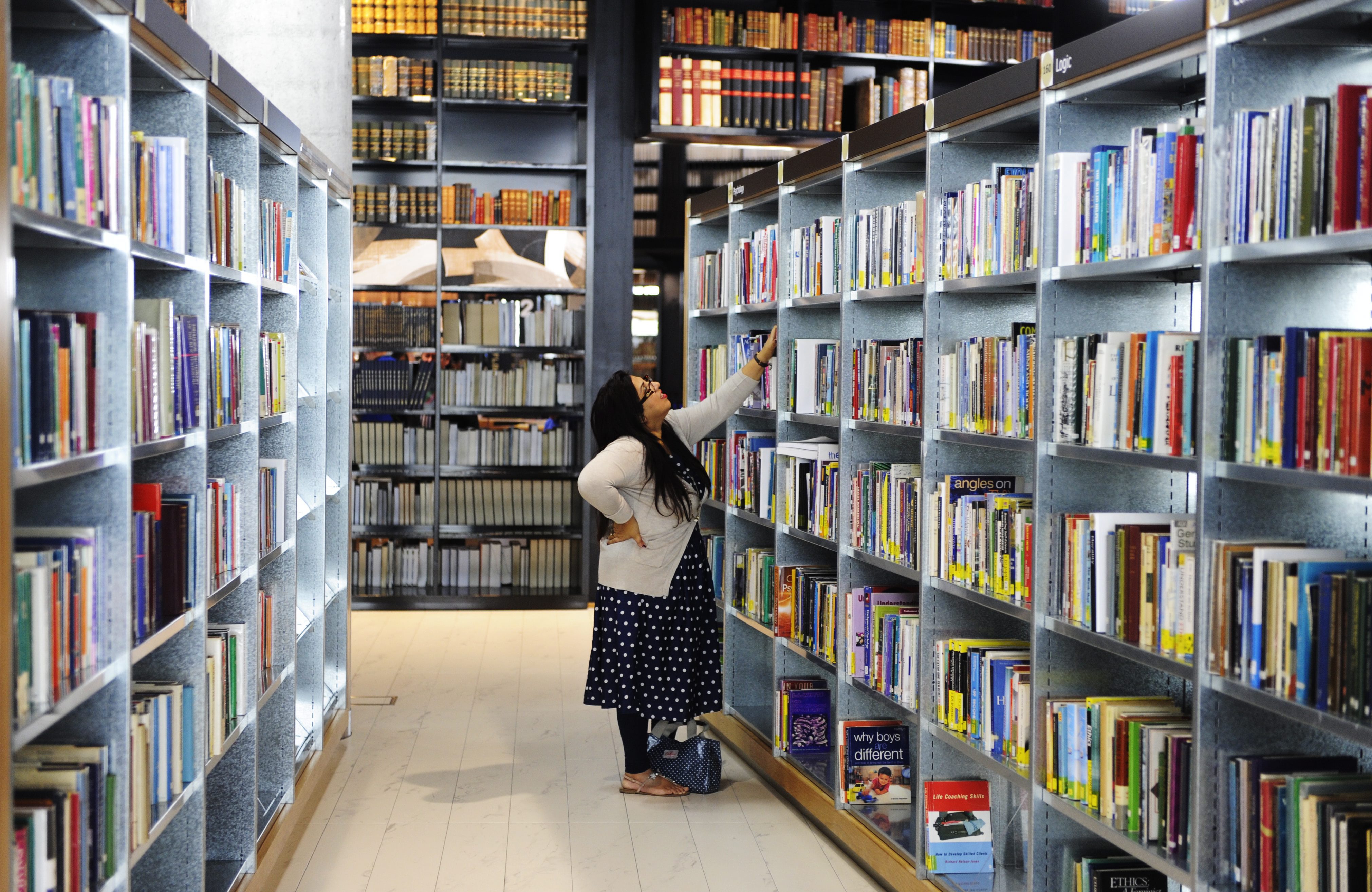 «Όλο έλεγα να το γυρίσω»: Επέστρεψε βιβλίο που είχε δανειστεί το 1948