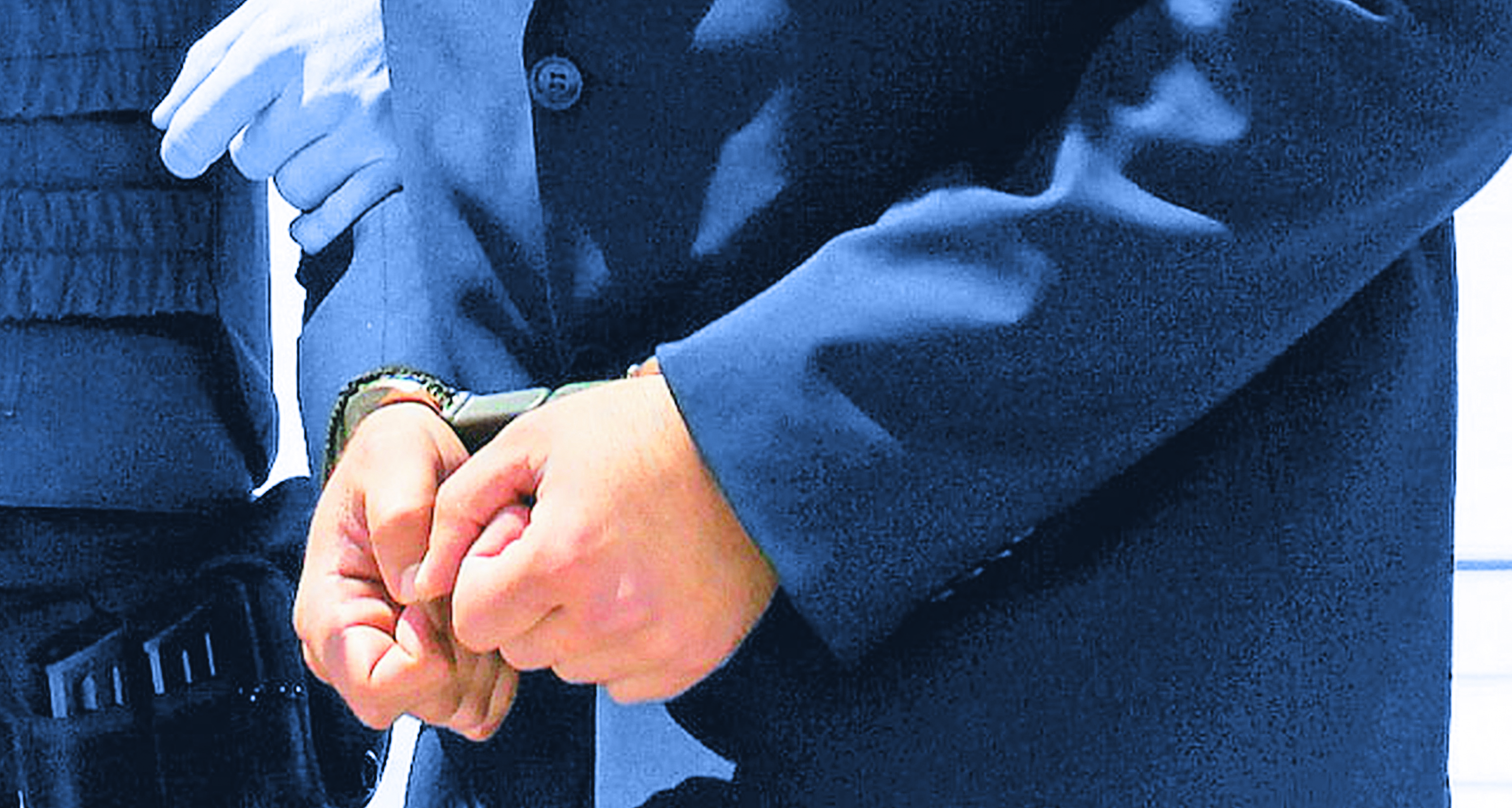 Χειροπέδες σε 52χρονο «καθηγητή» της απάτης