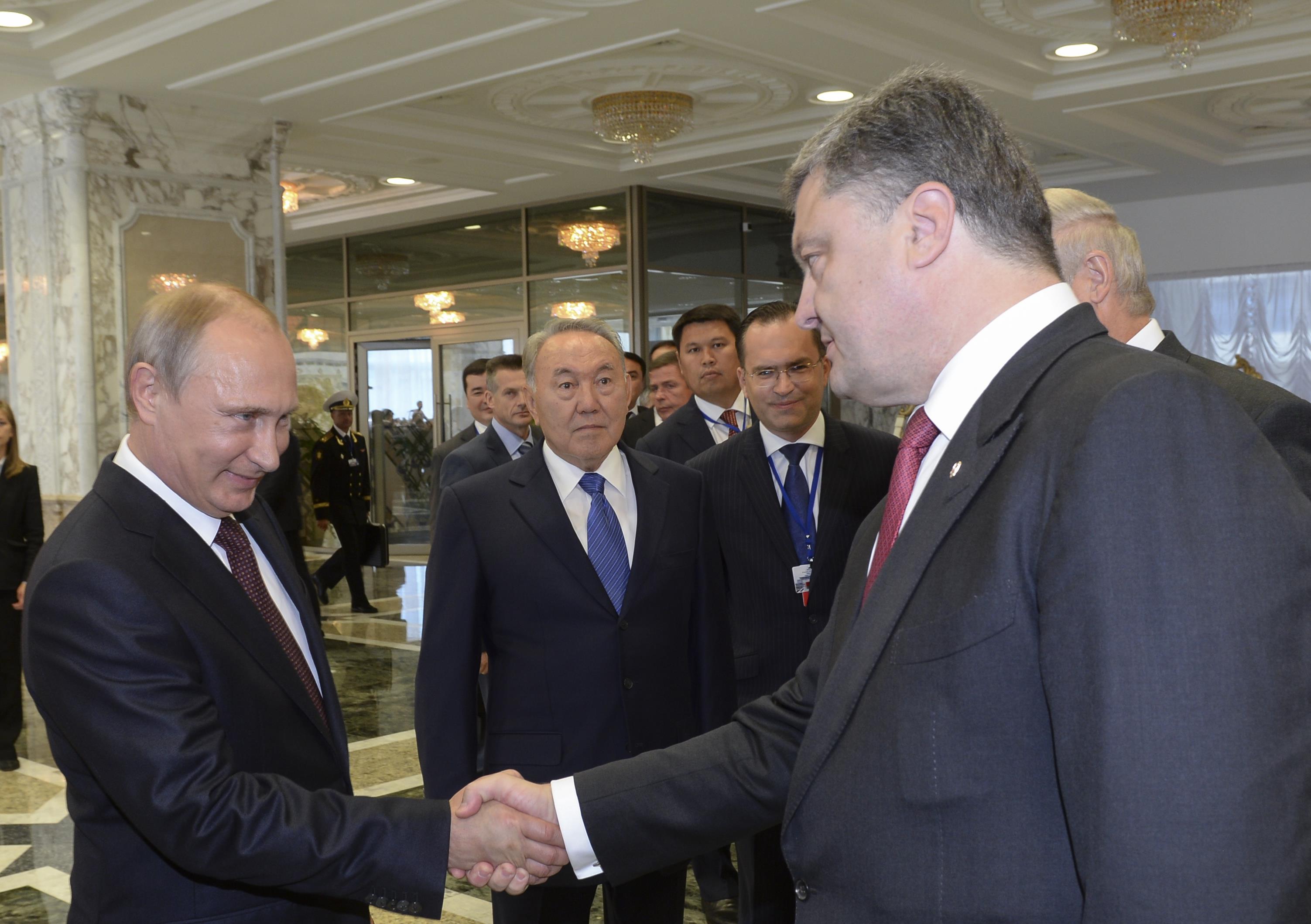 Eπικοινωνία Πούτιν-Ποροσένκο για την πιλότο και τους στρατιώτες