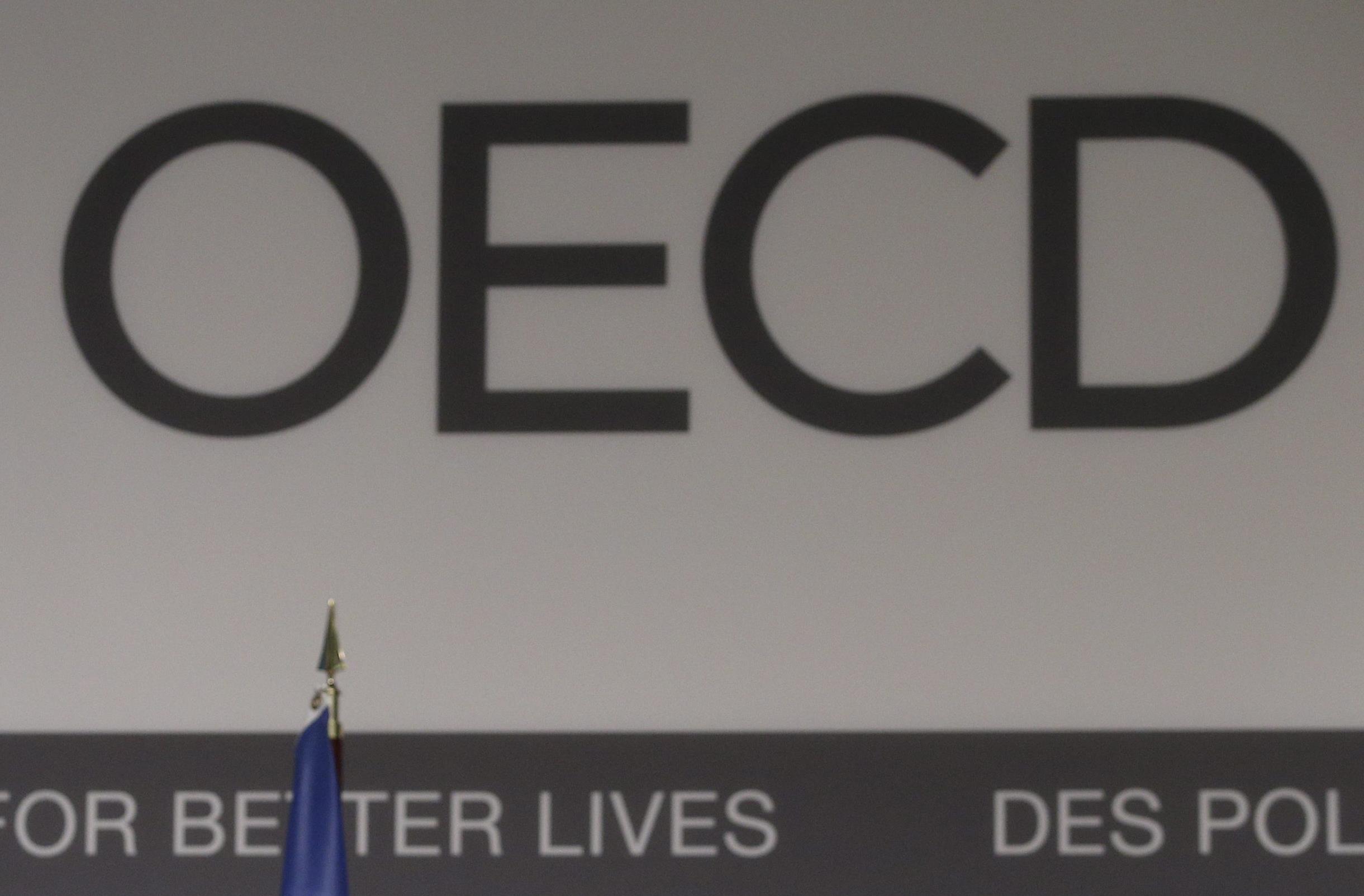 Σε φόρους και εισφορές το 39,3% του μισθού, σύμφωνα με τον ΟΟΣΑ