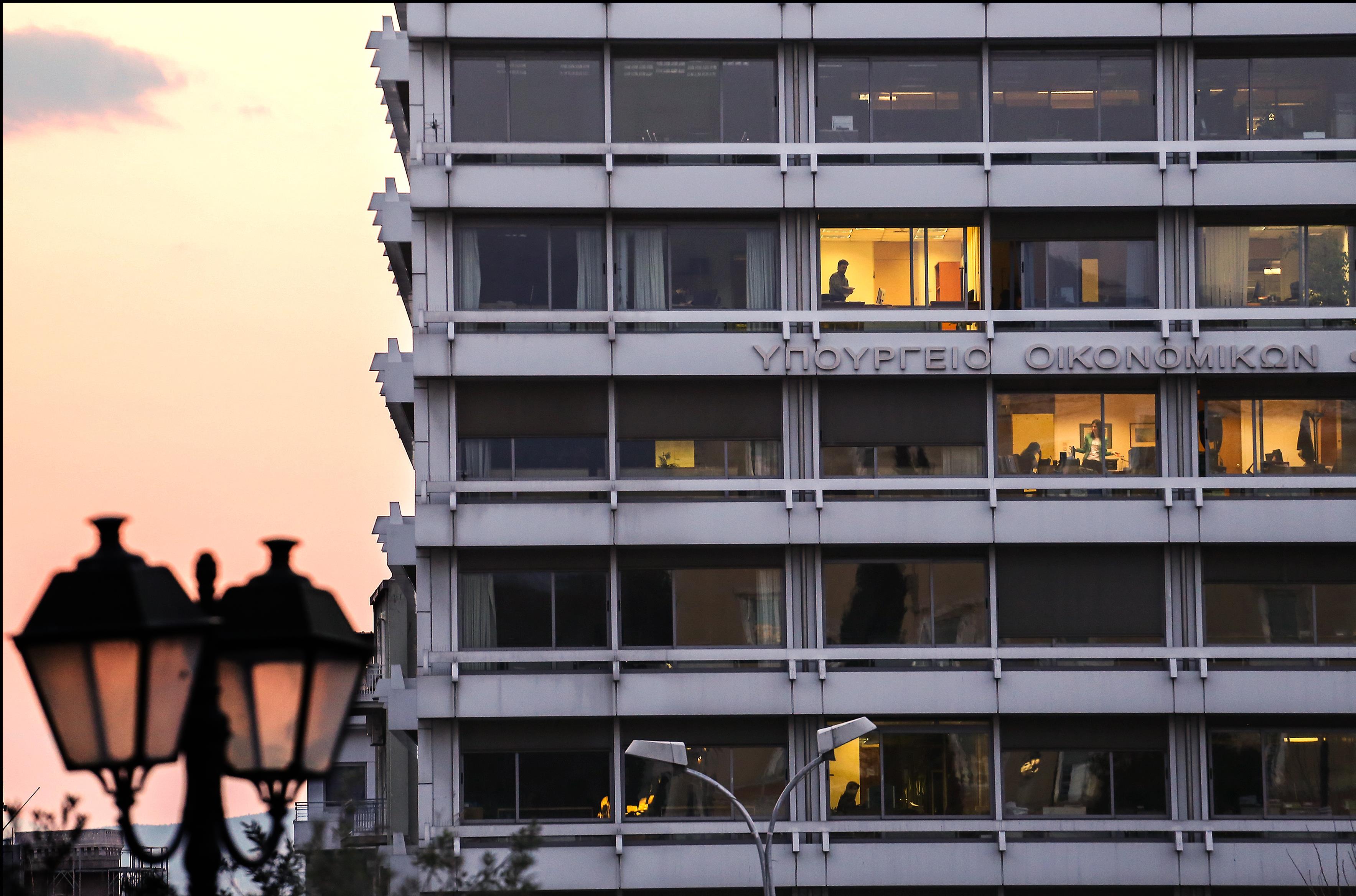 ΥΠΟΙΚ: Δεν έχουμε δεχτεί τα «προληπτικά μέτρα» ύψους 3 δισ. ευρώ