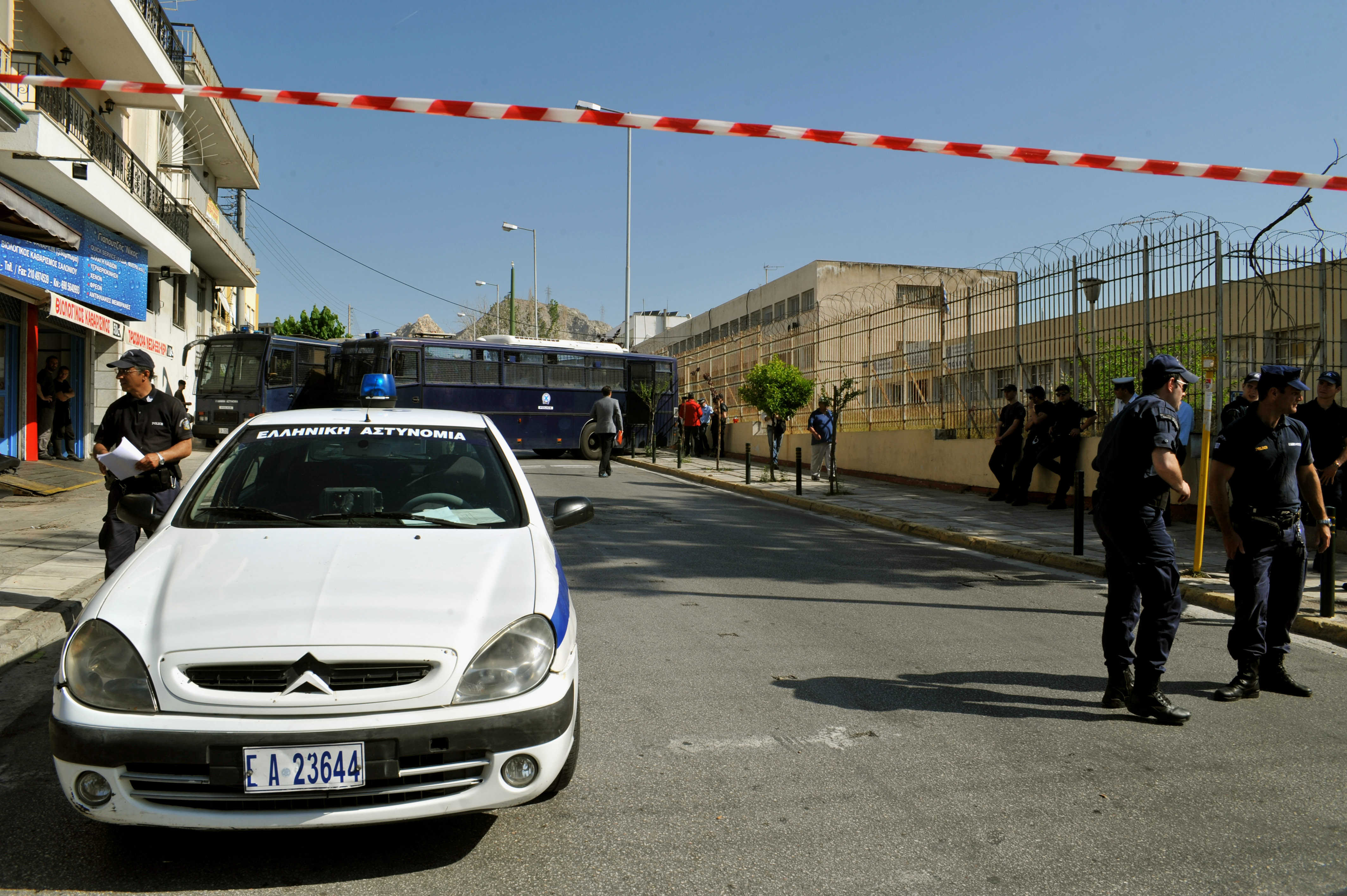 Νυχτερινή αστυνομική έφοδος σε πτέρυγες των φυλακών Κορυδαλλού