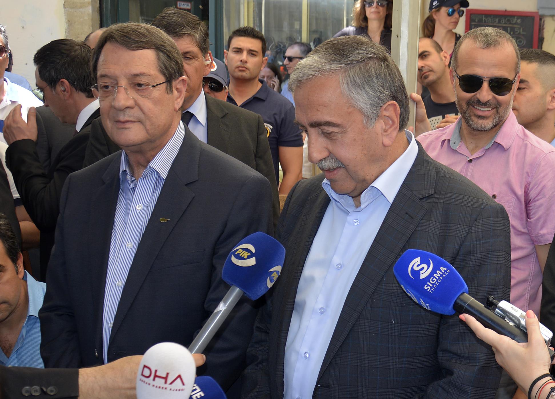 Κρίσιμη για τα επόμενα βήματα του διαλόγου η συνάντηση Αναστασιάδη-Ακιντζί