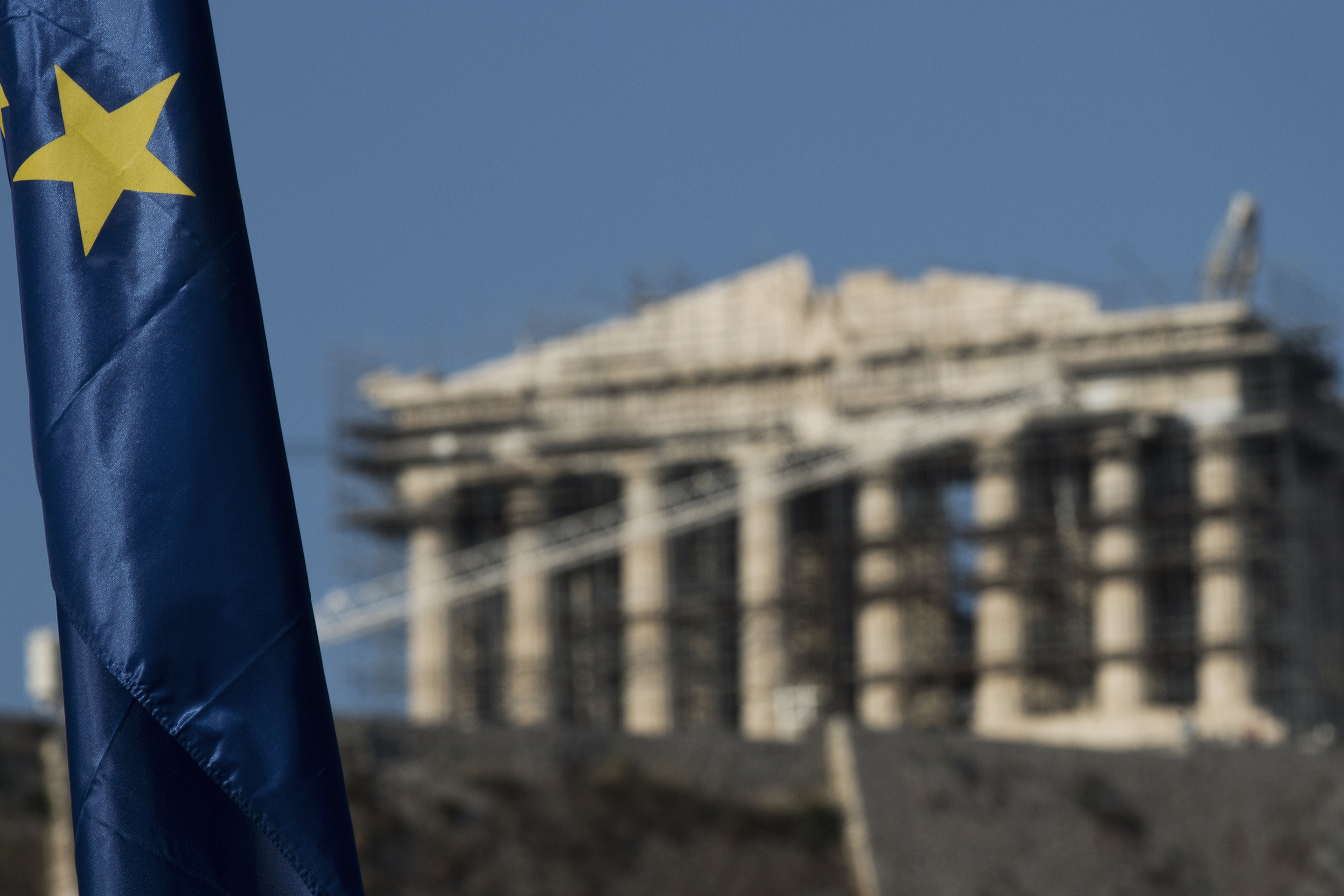 Spiegel: Αναδιάρθρωση χρέους «light» αν η Ελλάδα πάρει προληπτικά μέτρα