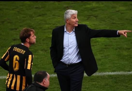 Και τυπικά μέχρι το καλοκαίρι ο Μανωλάς στον πάγκο της ΑΕΚ