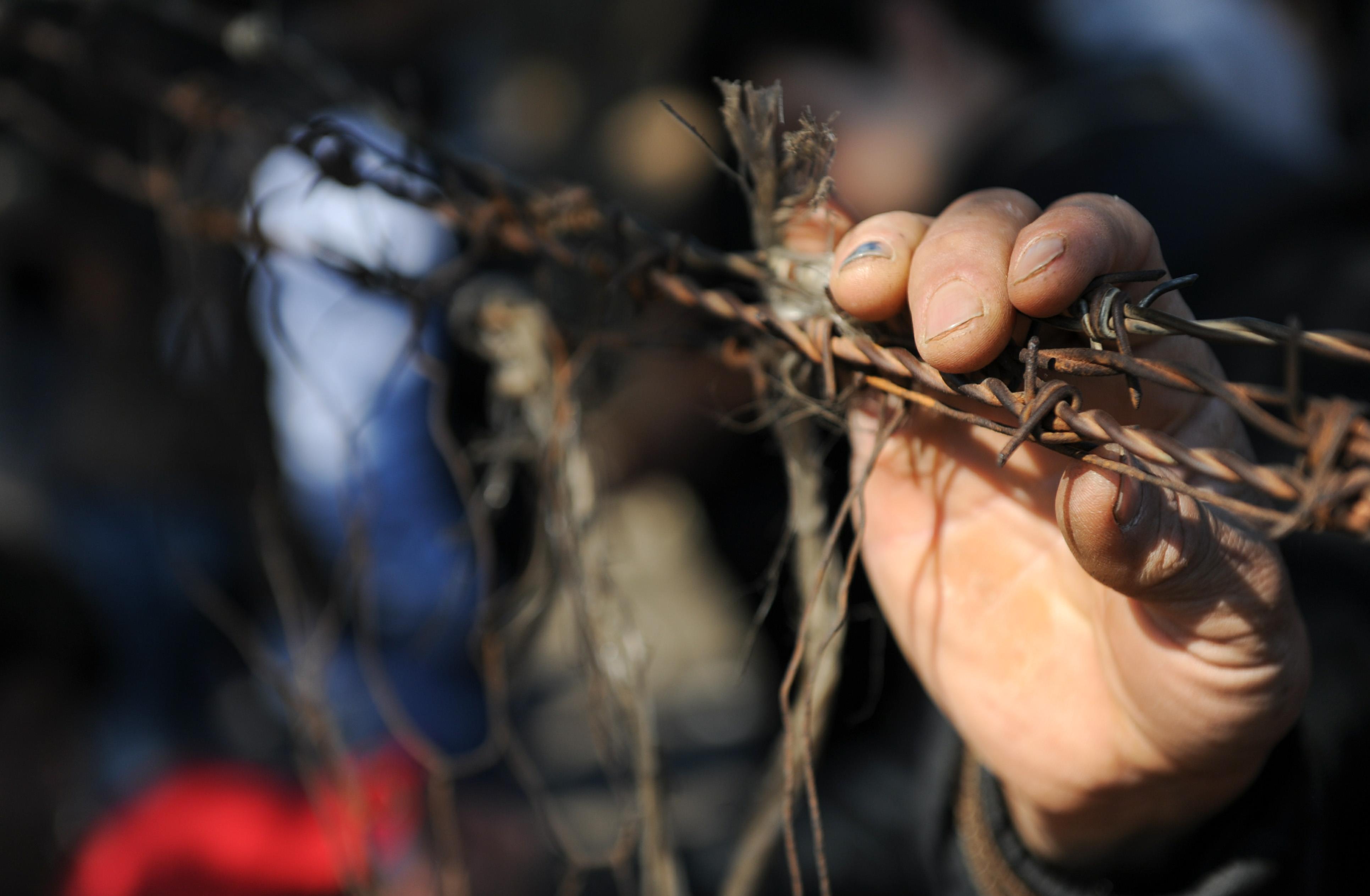Λέσβος: Μαζικές αιτήσεις ασύλου, εμπόδιο στις επαναπροωθήσεις