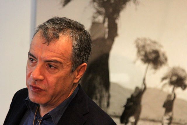 Θεοδωράκης: Αποτυχία Τσίπρα ότι συζητάμε με όρους τζόγου