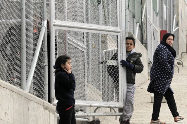 ΝΔ: Φάμπρικα απευθείας αναθέσεων για το προσφυγικό