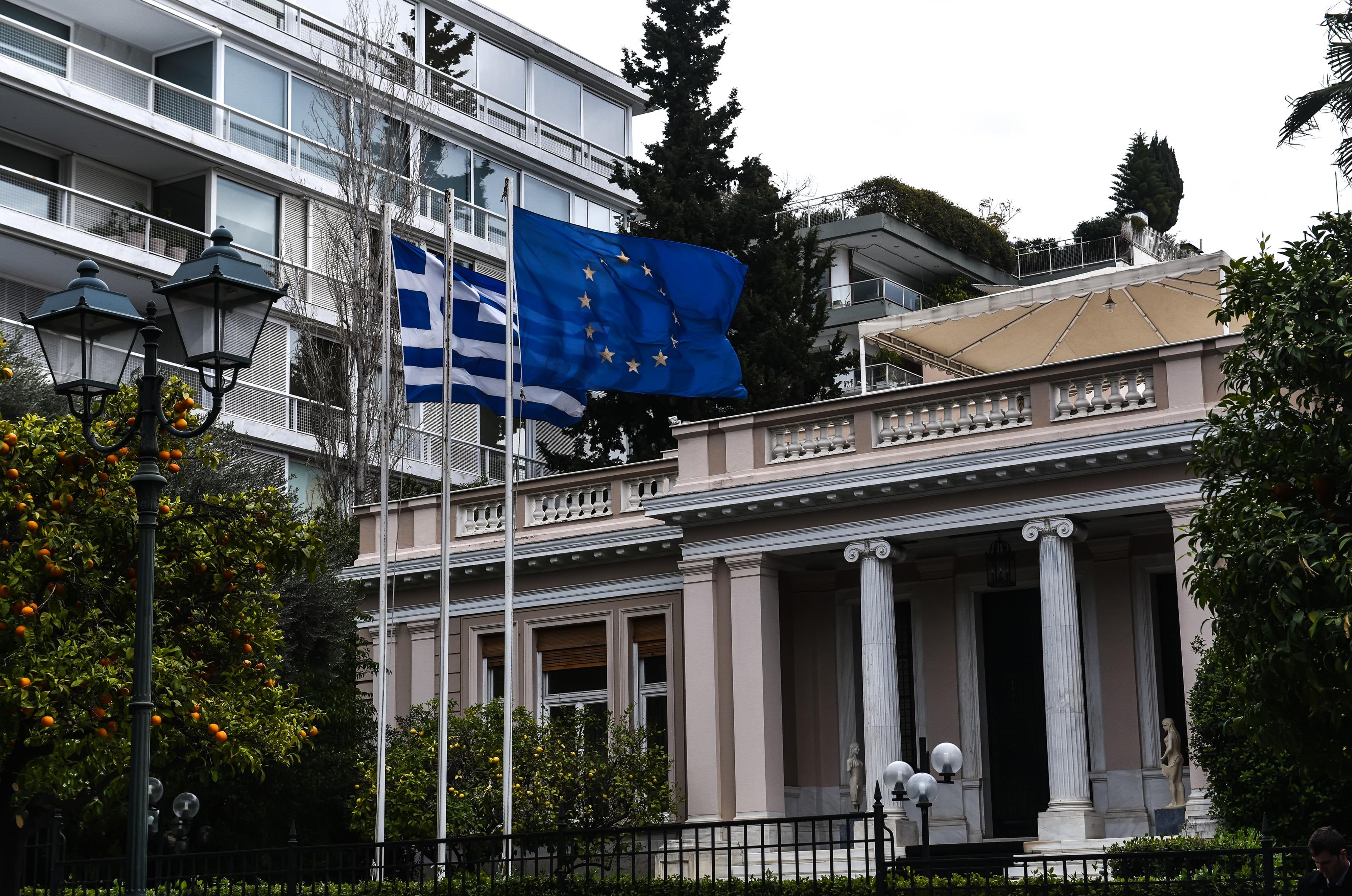 Μαξίμου: Ο Μητσοτάκης συνηγορεί υπέρ του ΔΝΤ και της διαπλοκής